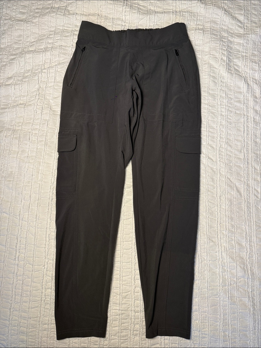 Athleta Cargo Travel Pants, Olive Green. Size 4